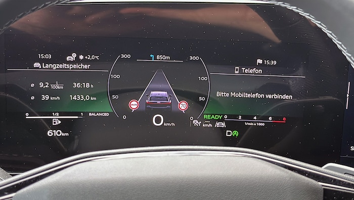 Der Taco reicht bis 300 km/h. Man kann stattdessen einen Drehzahlmesser einblenden.