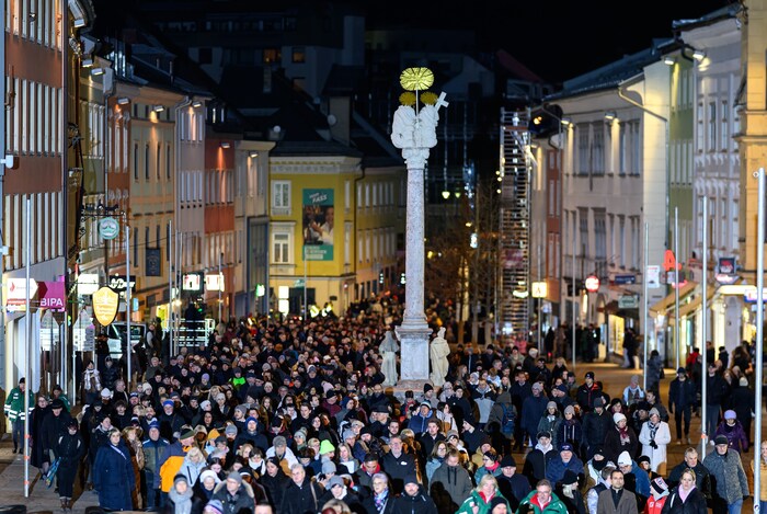 Am Dienstagabend fand der Trauermarsch zum Gedenken der Opfer in Villach statt.