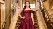 Adabei-TV-Moderatorin hat sich für eine traumhafte Robe von Tamara Mascara und funkelnden ...