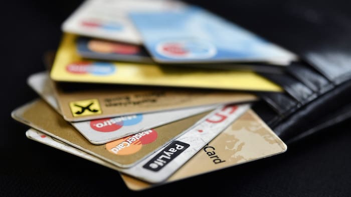 in neun europäischen Ländern und der Türkei hat die Debitkarte mittlerweile Bargeld als am ...
