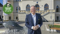 Josef Ober, langjähriger Landtagsabgeordneter und Vulkanland-Visionär, ist seit 2015 Bürgermeister in Feldbach. (Bild: Krone KREATIV/Jürgen Fuchs)