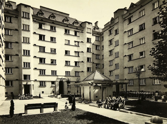 Der Wiener, Janecek-Hof, ein klassischer Gemeindebau aus der Zeit der Ersten Republik.