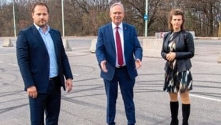 Ein Bild aus besseren Zeiten: Döblings Bezirksvorsteher Daniel Resch (ÖVP), ÖVP Wien-Chef Karl Mahrer und Gemeinderätin Elisabeth Olischar (Bild: Wiener Volkspartei / OTS)