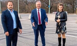 Ein Bild aus besseren Zeiten: Döblings Bezirksvorsteher Daniel Resch (ÖVP), ÖVP Wien-Chef Karl ...