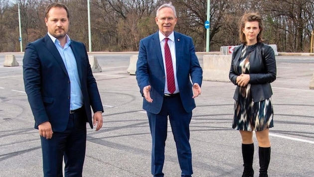 A picture from better times: Döbling district leader Daniel Resch (ÖVP), ÖVP Vienna leader Karl Mahrer and local councillor Elisabeth Olischar (Bild: Wiener Volkspartei / OTS)