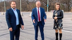 Ein Bild aus besseren Zeiten: Döblings Bezirksvorsteher Daniel Resch (ÖVP), ÖVP Wien-Chef Karl Mahrer und Gemeinderätin Elisabeth Olischar (Bild: Wiener Volkspartei / OTS)