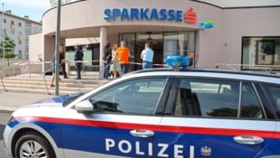 Der Polizeieinsatz nach dem Banküberfall in der Reichenau im Juli 2024. (Bild: Johanna Birbaumer)