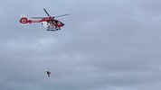Mit dem Notarzthubschrauber wurde der Schwerverletzte in die Innsbrucker Klinik eingeliefert.