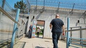 Wenn Straftäter bedingt aus der Haft entlassen werden, sind sie verpflichtet, Bewährungshilfe in ...
