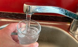 Legionellen vermehren sich in Wasser.