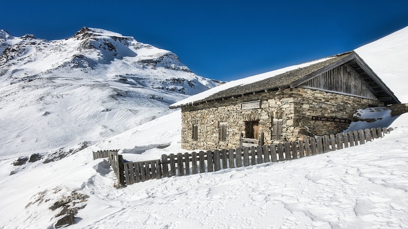 Stille, Schnee und pure Freiheit – eine Schneeschuhwanderung zum Tauernhaus, die das Herz berührt. (Bild: WEGES – Silvia Sarcletti & Elisabeth Zienitzer)