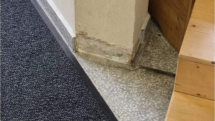 Auf solche Säulen baut die Schule.