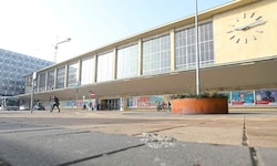Weil der heute 15-Jährige einen Anschlag auf den Westbahnhof geplant hatte, wurde er im Juli ...