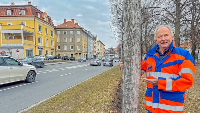 Heute, 20 Jahre nach seiner Geheimaktion, die Klagenfurt veränderte, ist Gerhard Dörfler froh, ...