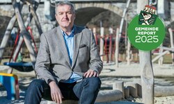 Bürgermeister Karl Rudischer am neuen Spielplatz in Mürzzuschlag