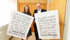 Die an Haider-Wallner und Doskozil überreichten Zitate-Bilder haben einen Ehrenplatz gefunden. (Bild: Reinhard Judt)