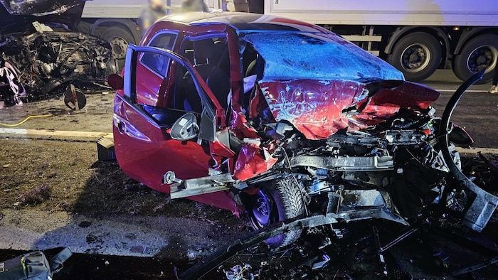 Beide Autos wurden schwer beschädigt