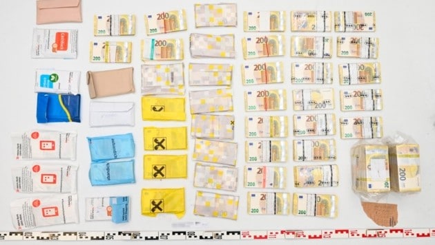 These valuables were among those seized by investigators. (Bild: LKA NÖ TATORT / APA / picturedesk.com)