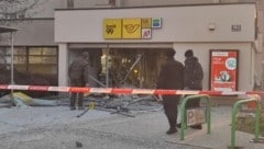 Täter haben zumindest zwei Sprengungen in Salzburg-Aigen und Wien-Donaustadt verursacht. Die Filiale in der Donaustadt wurde komplett verwüstet. (Bild: zVg)