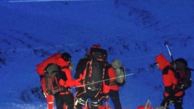 The mountain rescue team (symbolic image) brought the holidaymakers back down to the valley. (Bild: ZOOM Tirol)