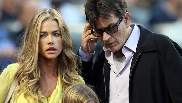 Denise Richards talks about her scandalous marriage to Charlie Sheen. (Bild: Elsa/Getty Images/AFP )