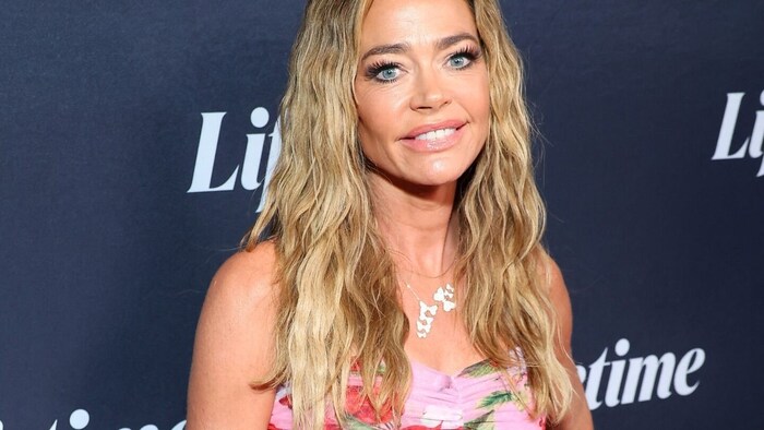 Denise Richards verriet jetzt, dass man ihr davon abgeraten habe, mit Charlie Sheen auszugehen.