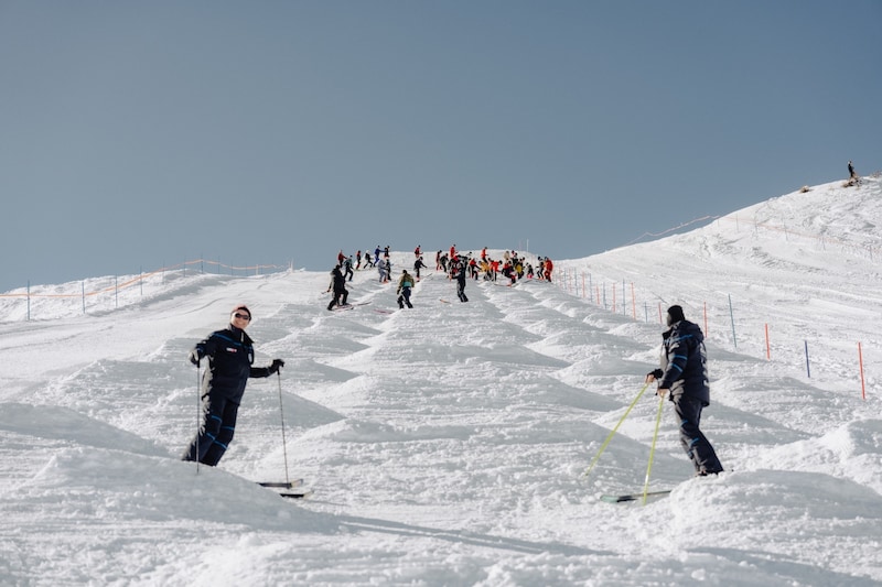 Die zahlreichen freiwilligen Helfer leisteten ganze Arbeit. (Bild: Montafon Tourismus/Philipp Schilcher)