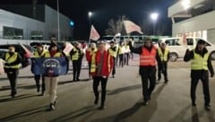 Auch in Vösendorf gingen die Busfahrer auf die Straße, um zu demonstrieren.  (Bild: Gewerkschaft)