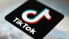 Der Algorithmus entscheidet darüber, welche Videos den Nutzern als Nächstes angezeigt werden. Er ist damit ein Grundstein des TikTok-Erfolgs. (Bild: AP/Copyright 2020 The Associated Press. All rights reserved)