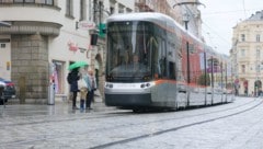 Wegen einer Gewalteskalation in einer Straßenbahn wurde ein 30-Jähriger am Landesgericht Linz verurteilt. (Bild: Horst Einöder/Flashpictures)