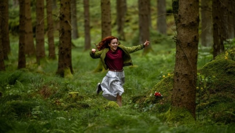 Willow (Ava Petsch) und ihr Wald sind eins. (Bild: © 2024 SamFilm GmbH/Constantin Film Verleih Gmbh/Stefanie Leo)