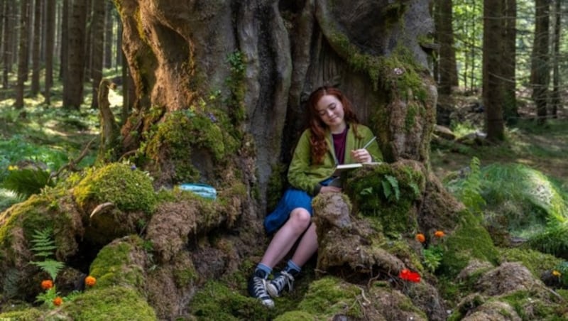 Willow (Ava Petsch) liebt es, die Zeit ihrem Wald zu verbringen. (Bild: © 2024 SamFilm GmbH/Constantin Film Verleih Gmbh/Stefanie Leo)