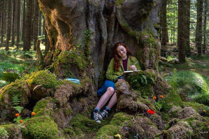 Willow (Ava Petsch) liebt es, die Zeit ihrem Wald zu verbringen.