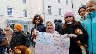 Die Kinder der Volksschule Schwarzstraße: Die Erleichterung ist groß (Bild: Markus Tschepp)