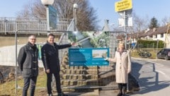 Startschuss für Neubau: Projektleiter Wolfgang Toman, Stadtbaudirektor Bertram Werle und Vizebürgermeisterin Judith Schwentner (v. li.). (Bild: Foto Fischer)