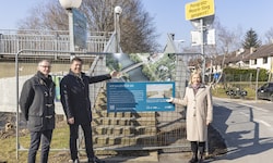 Startschuss für Neubau: Projektleiter Wolfgang Toman, Stadtbaudirektor Bertram Werle und ...