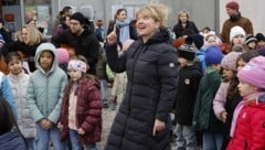 Die Kinder mit Lehrerin Sarah Grubinger (Bild: Markus Tschepp)