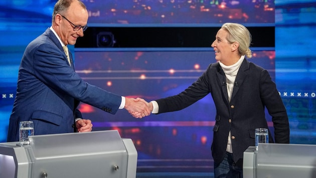 CDU chancellor candidate Friedrich Merz and AfD leader Alice Weidel in a TV duel (Bild: AFP)