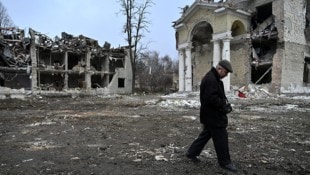 Die Kriegsschäden in der Ukraine sind enorm. Die Kosten für einen etwaigen Wiederaufbau liegen weit über der Wirtschaftsleistung des Landes.  (Bild: AFP/Genya SAVILOV)