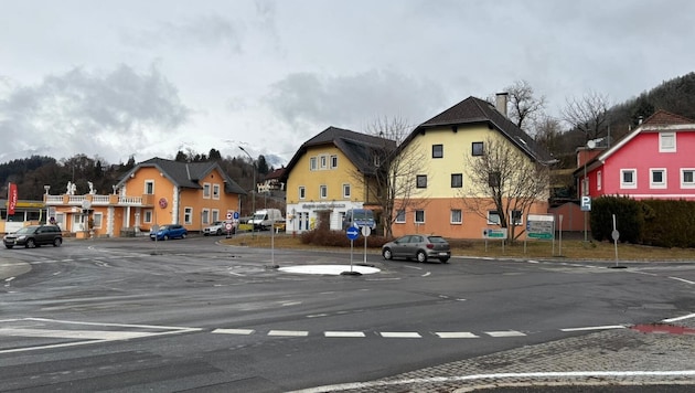 A temporary traffic circle was built. But without safety paths. This is causing resentment. (Bild: Egger)