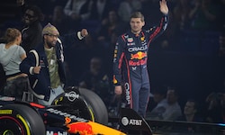 Max Verstappen (re.) bei der Präsentation des neuen Boliden