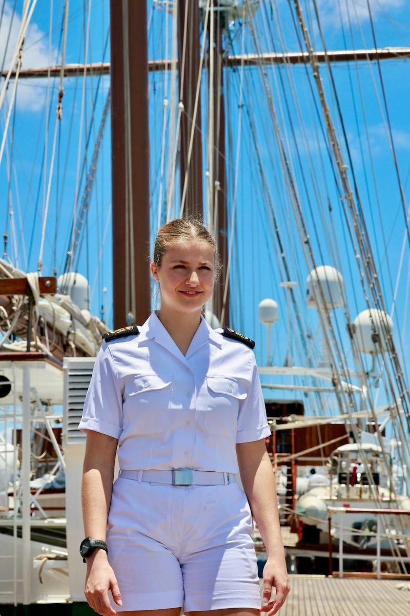 Prinzessin Leonor mit dem Schulschiff Juan Sebastian de Elcano in Salvador da Bahia (Bild: Cordon Press / Action Press / picturedesk.com)