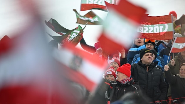 Thousands of fans cheered at the races. (Bild: EXPA/ PIXSELL)