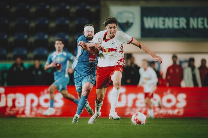 Tim Paumgartner (right) from Tennengau is one of three Salzburgers at Liefering.