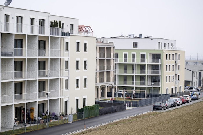 Großvolumiger Wohnbau – doch viele Wohnungen stehen auf dem Areal noch frei.