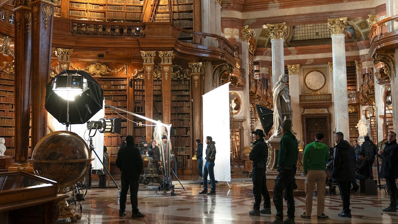 Derzeit sind die Dreharbeiten zu „Die Blutgräfin“ im Gange – auf dem Bild ist die Österreichische Nationalbibliothek. (Bild: Amour Fou/ Petro Domenigg )