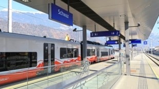 Der Täter dürfte zum Bahnhof Schwaz geflüchtet und dort in eine S-Bahn eingestiegen sein ...