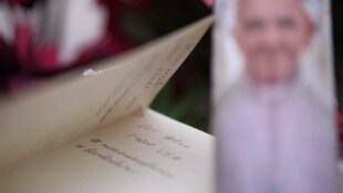 Die Diagnose der päpstlichen Ärzte ließ große Sorge um Franziskus aufkommen – seither nahmen ...