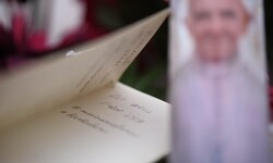 Die Diagnose der päpstlichen Ärzte ließ große Sorge um Franziskus aufkommen – seither nahmen ...