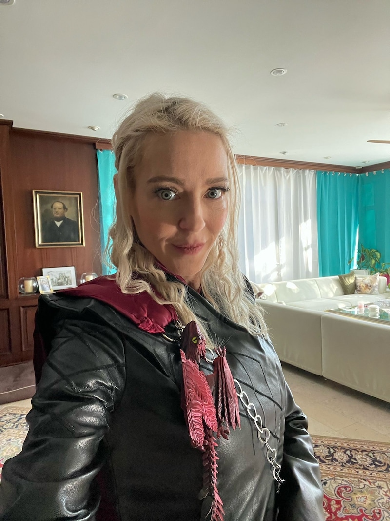 Zur Comic Con erschien Simone Lugner als Daenerys Targaryen aus „Game of Thrones“ – das Kostüm will sie noch weiterentwickeln! (Bild: zVg)